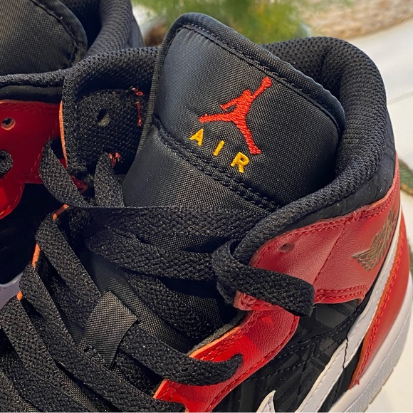 Nike Air Jordan 1 Mid SE Tennis Shoe NIB - Picture 7 of 12